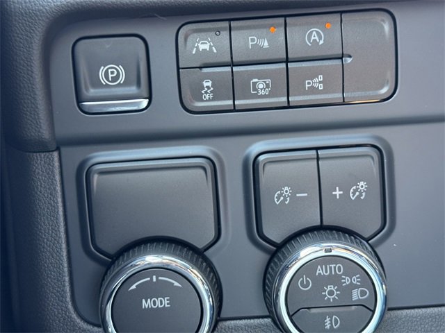 New 2025 Chevrolet Suburban Premier image 17