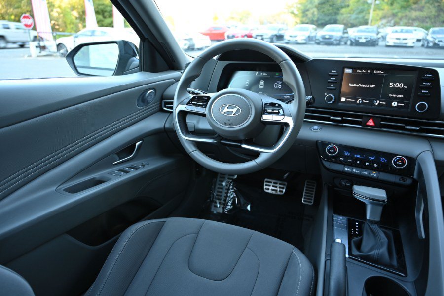 Used 2026 Hyundai Elantra Sport FWD image 9
