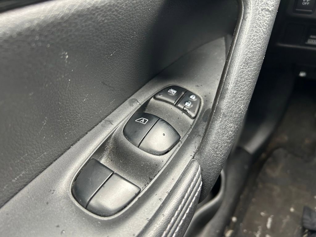 Used 2017 Nissan Rogue S image 18