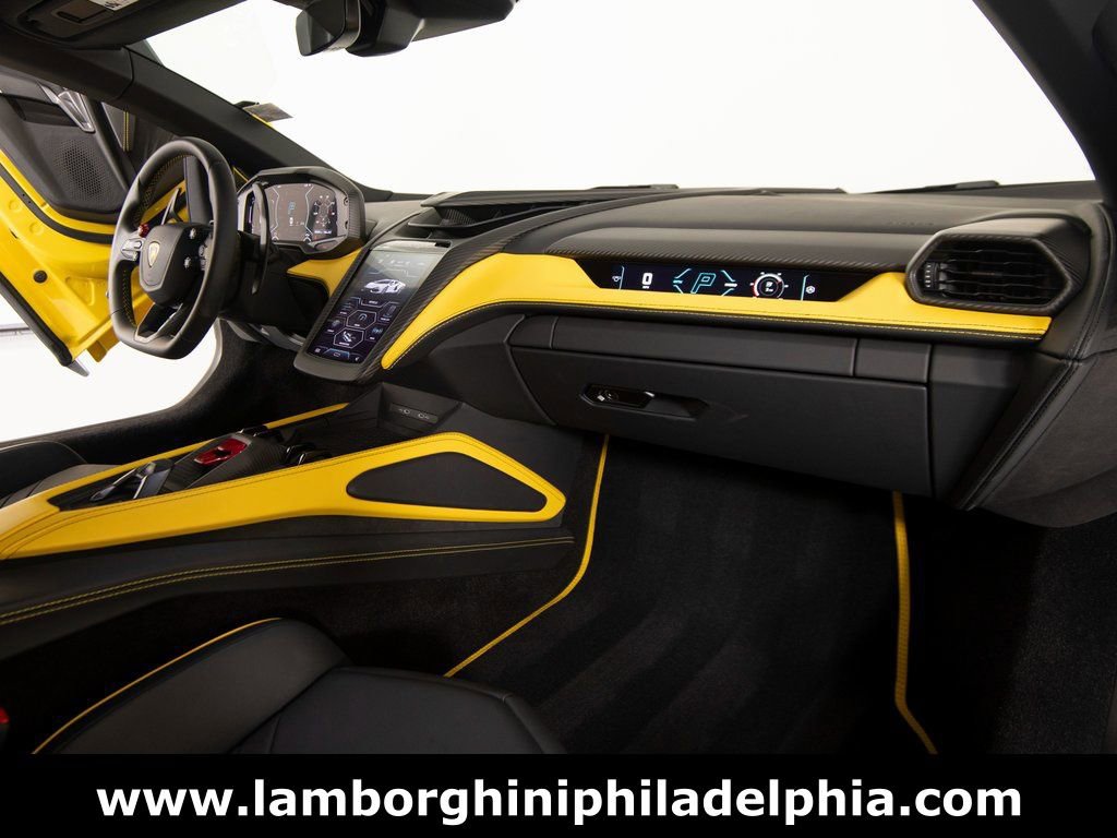 Used 2024 Lamborghini Revuelto image 33
