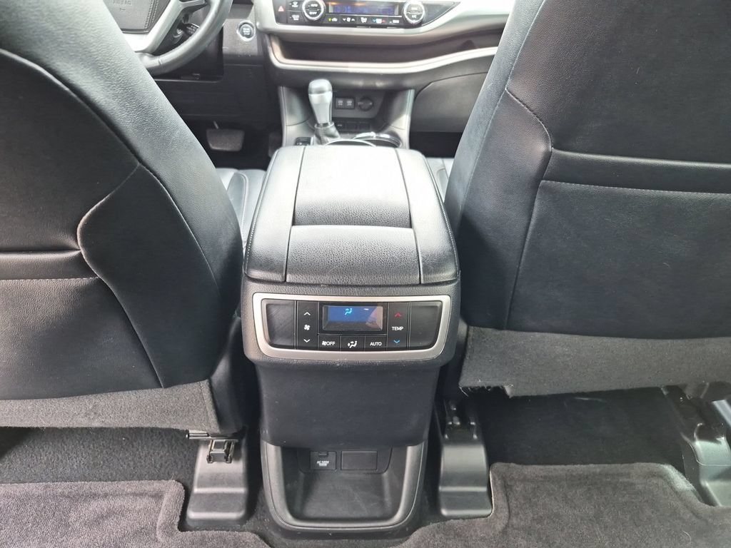 Used 2017 Toyota Highlander XLE FWD image 30