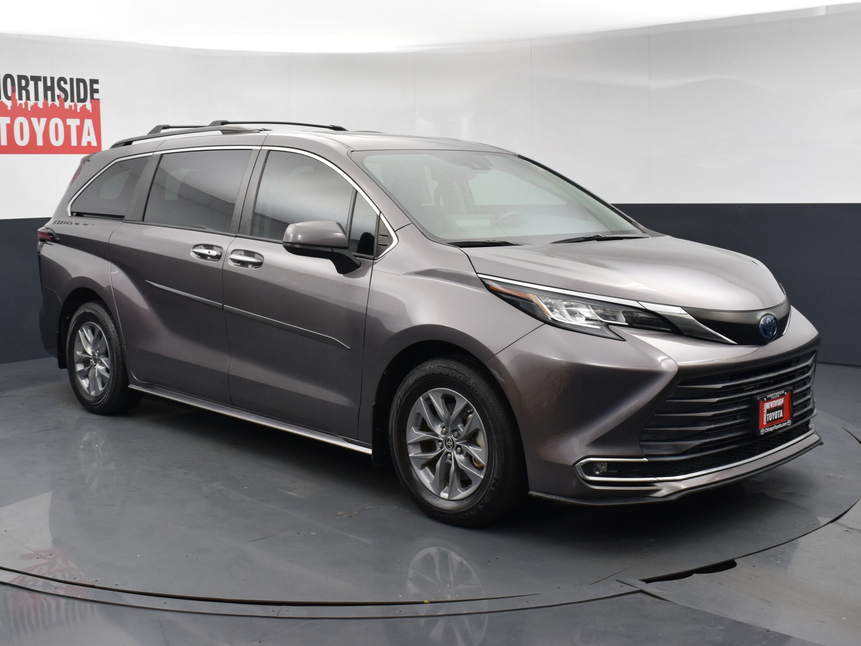 Used 2021 Toyota Sienna XLE FWD image 6