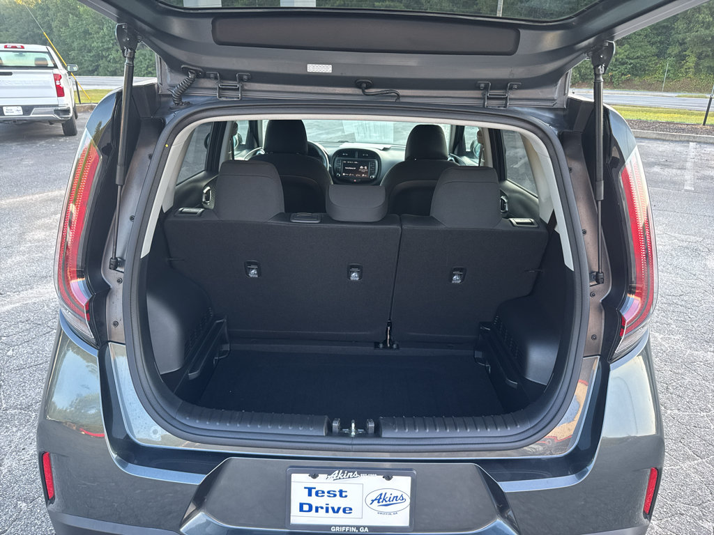 Used 2025 Kia Soul LX w/ LX Technology Package FWD image 7