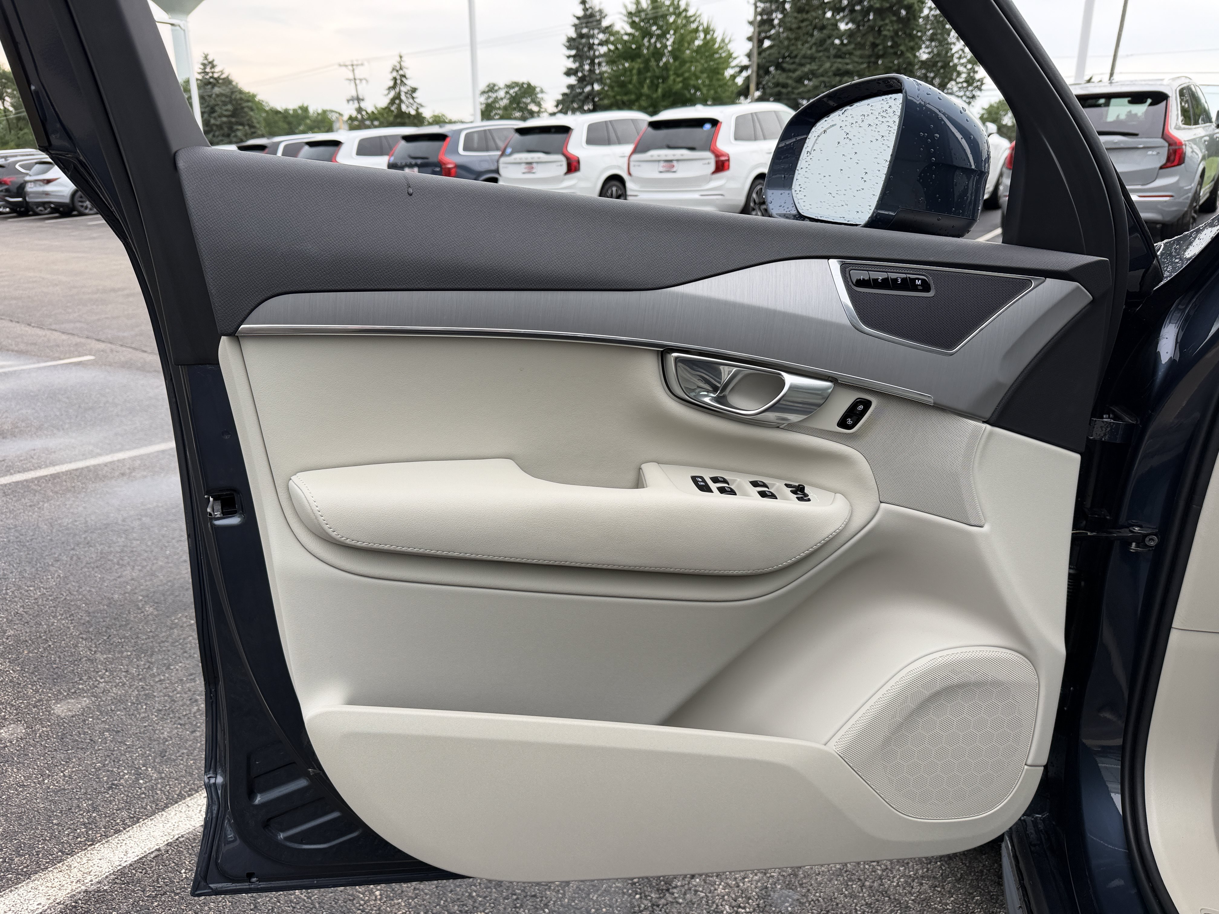 Used 2025 Volvo XC90 B5 Core w/ Protection Package Premier AWD/4WD image 7