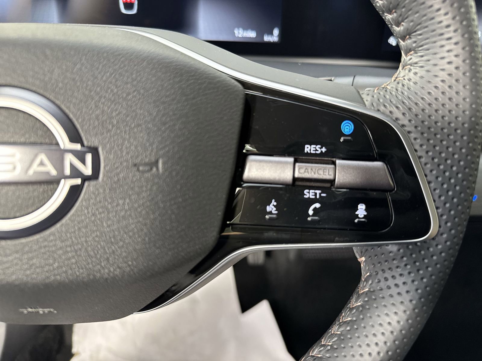 New 2025 Nissan Ariya AWD image 13