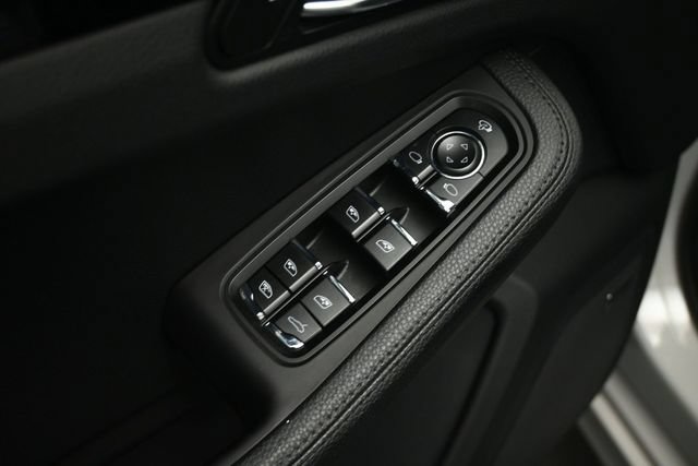 Used 2024 Porsche Macan AWD/4WD image 49