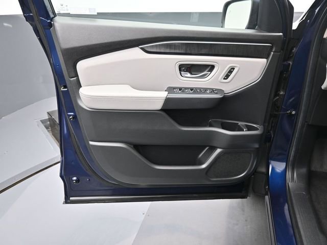 Used 2025 Honda Pilot Elite image 22