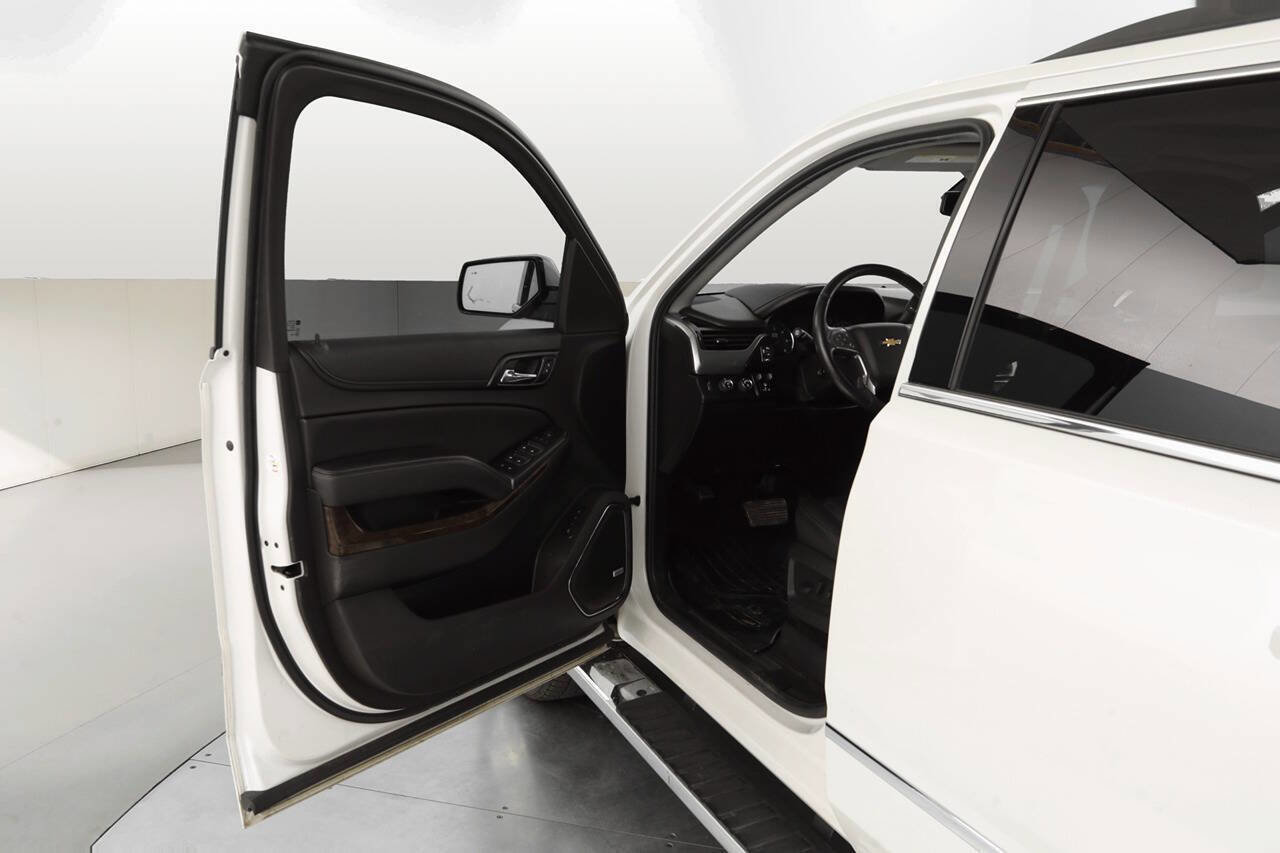 Used 2017 Chevrolet Suburban LT w/ LT Signature Package image 10