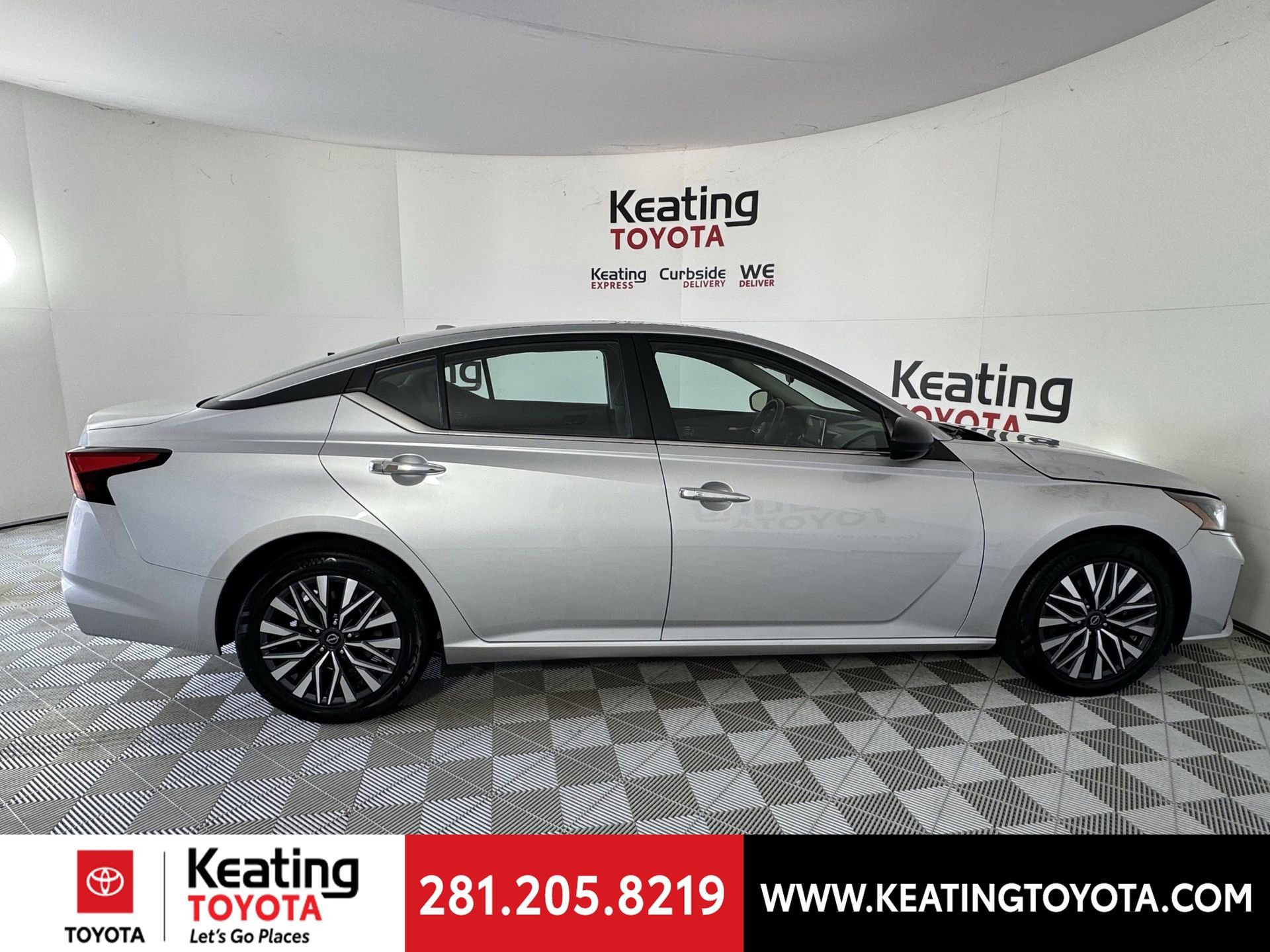 Used 2024 Nissan Altima 2.5 SV image 4