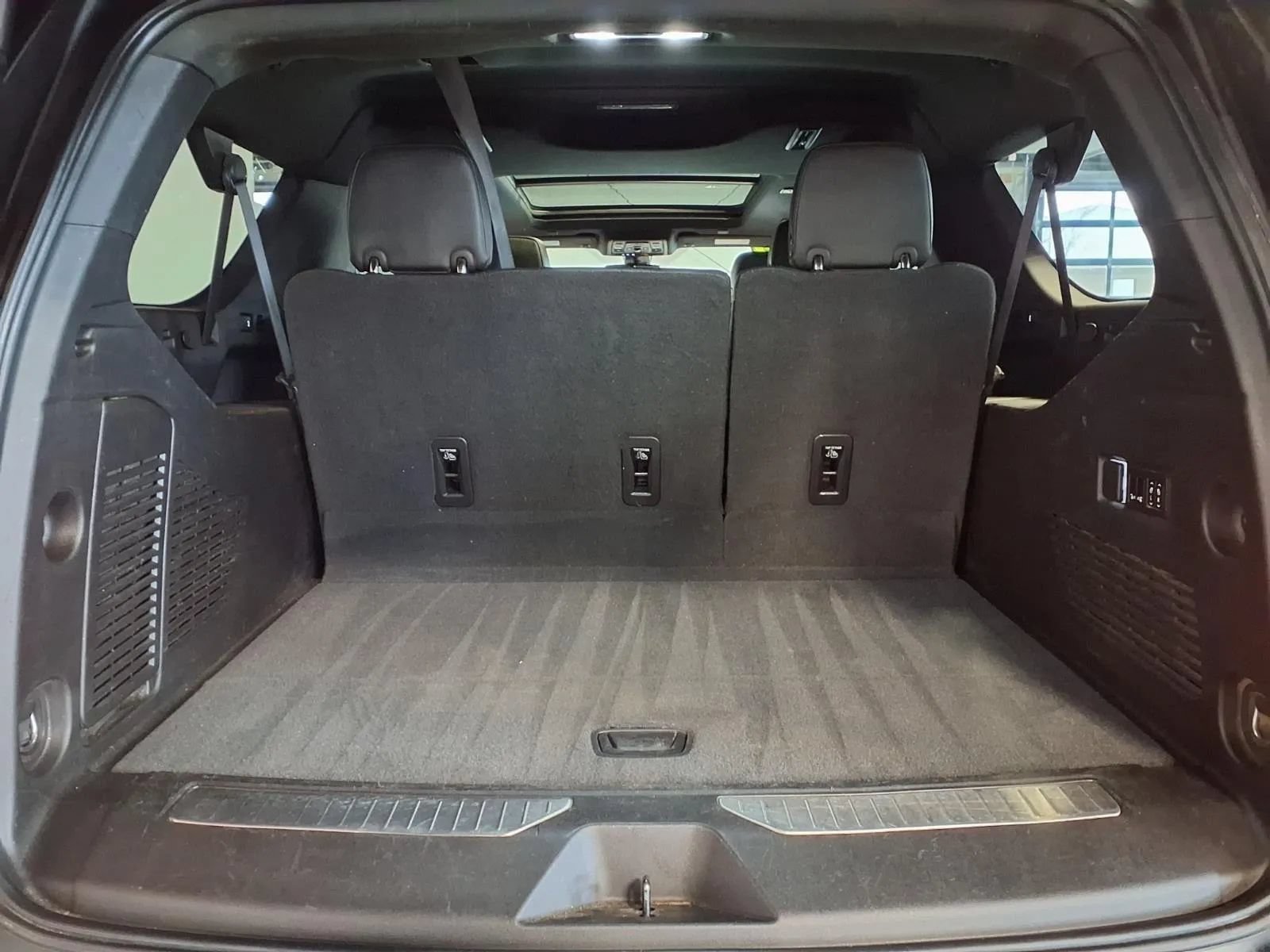 Used 2022 Chevrolet Suburban RST w/ Sport Performance Package AWD/4WD image 6