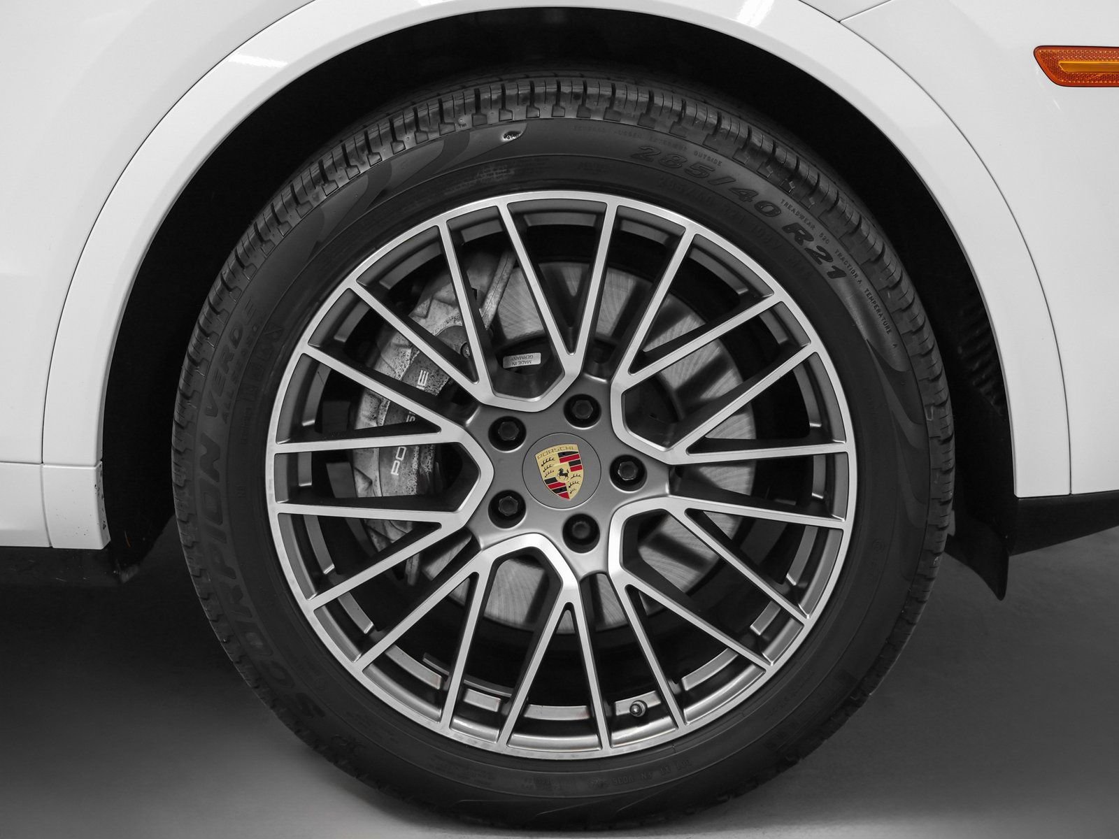 Certified 2022 Porsche Cayenne Platinum Edition image 15