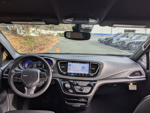 New 2026 Chrysler Pacifica Select image 13