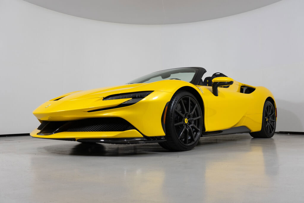 Used 2023 Ferrari SF90 Spider image 19