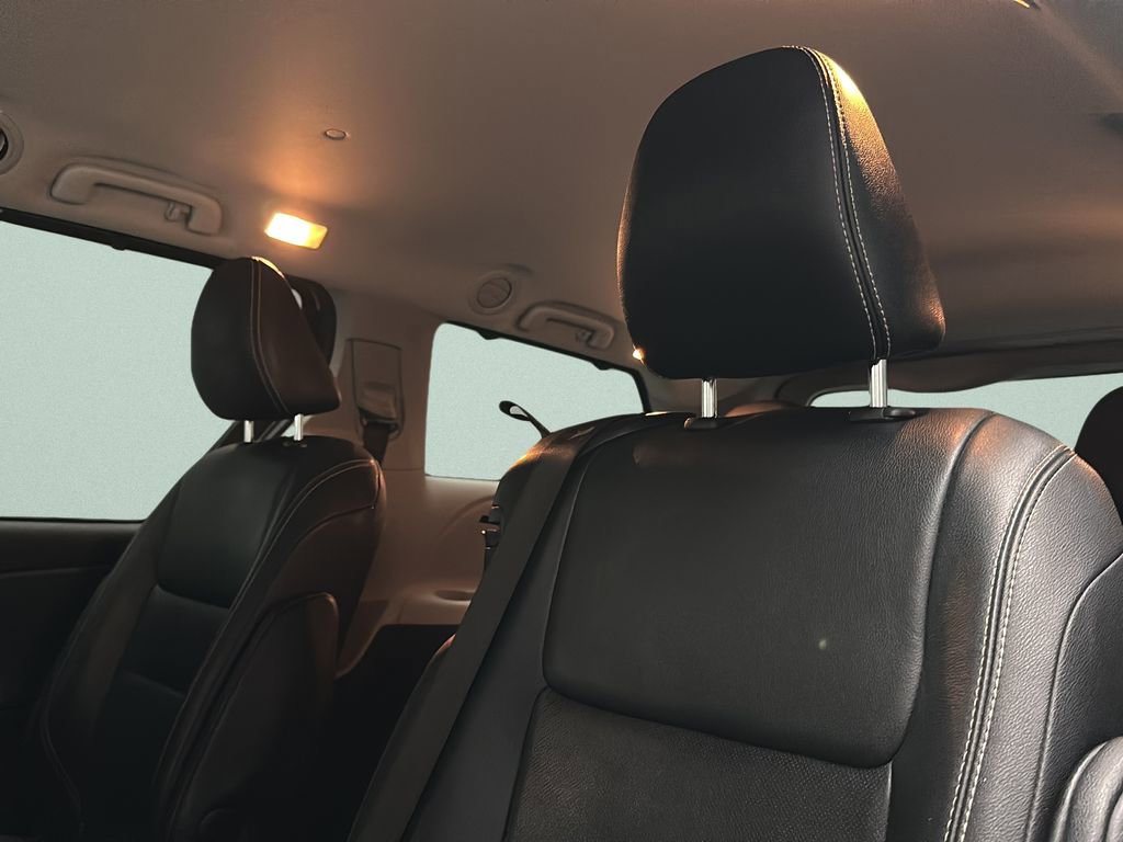 Used 2015 Toyota Sienna SE FWD image 11