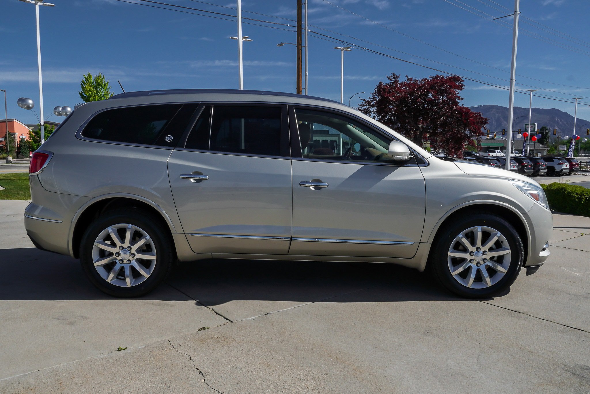 Used 2017 Buick Enclave Premium w/ Trailering Package AWD/4WD image 9