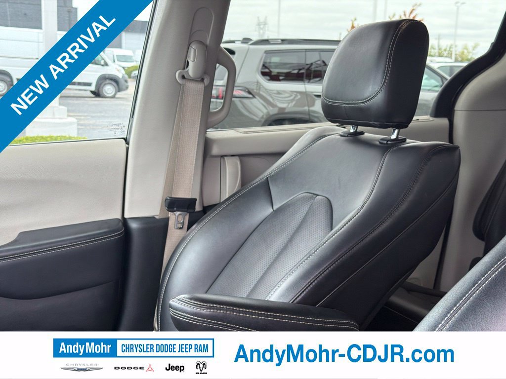 Used 2024 Chrysler Pacifica Touring-L FWD image 14