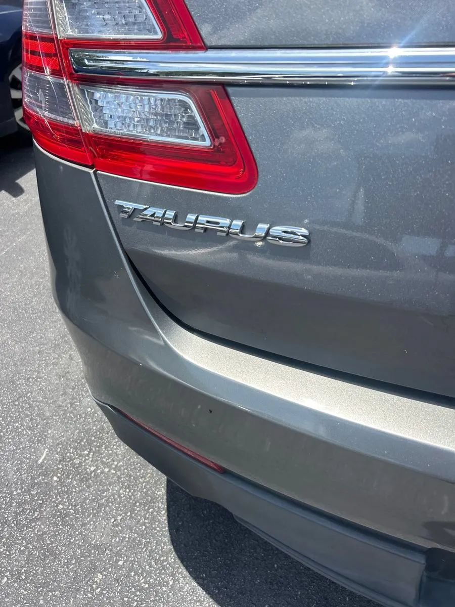Used 2014 Ford Taurus SE FWD image 12