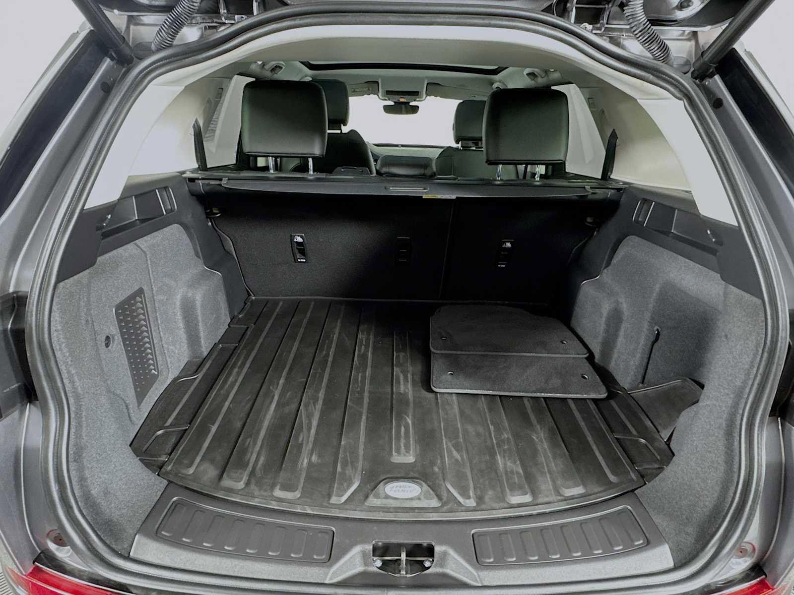 Used 2024 Land Rover Discovery Sport S image 26