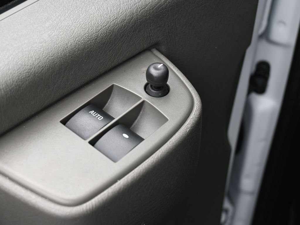 Used 2024 Chevrolet Express 2500 w/ Driver Convenience Package image 17