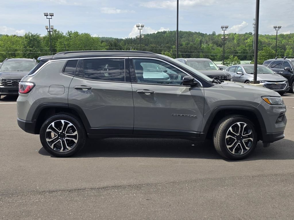 Used 2024 Jeep Compass Limited AWD/4WD image 2