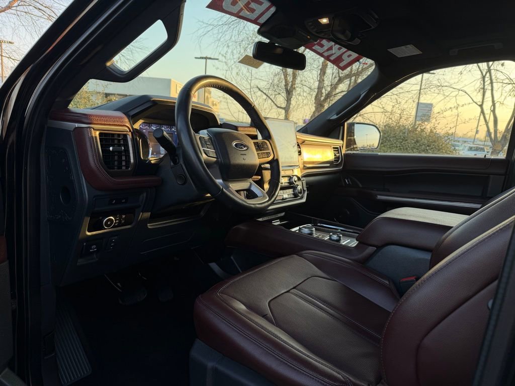 Used 2023 Ford Expedition Limited image 12