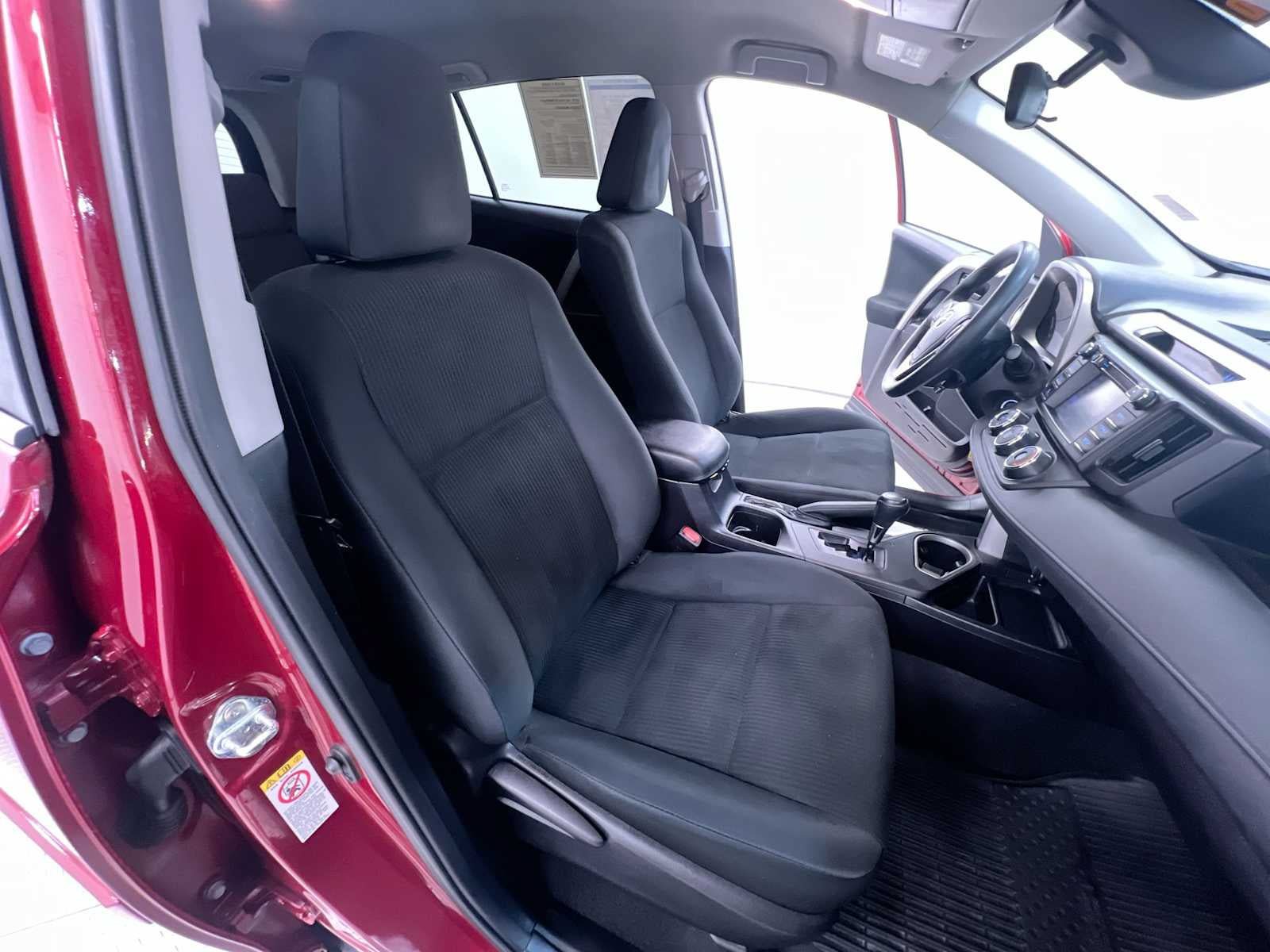 Used 2018 Toyota RAV4 LE w/ All Weather Liner Package FWD image 34