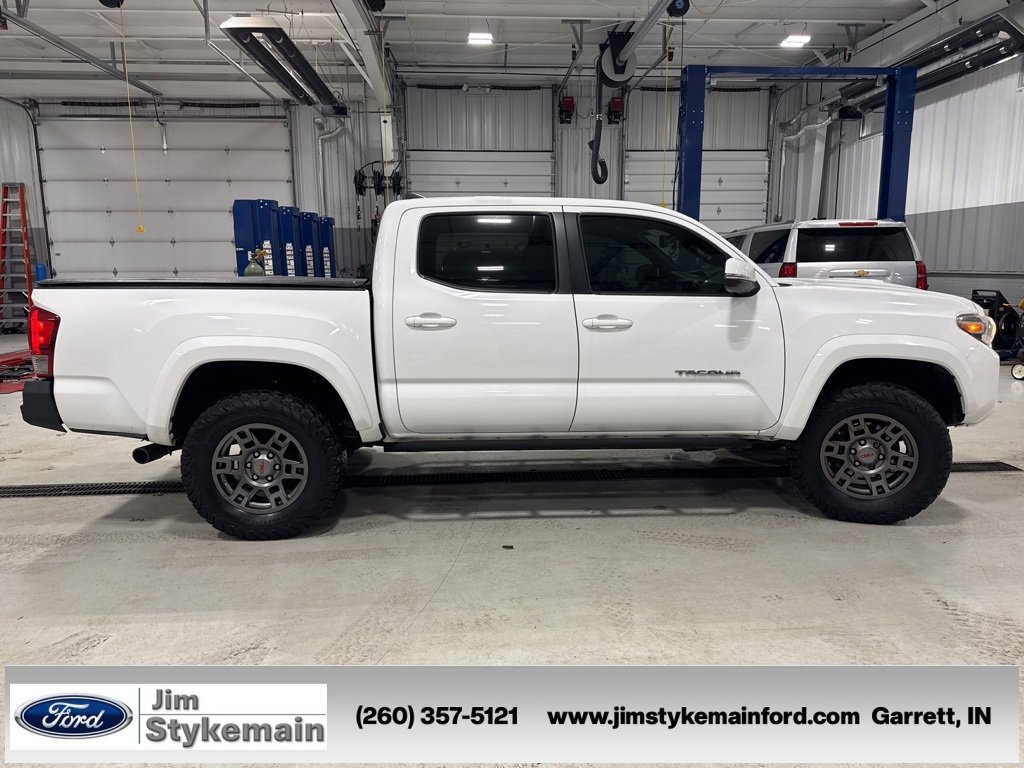 Used 2016 Toyota Tacoma TRD Sport w/ Premium & Technology Package image 13