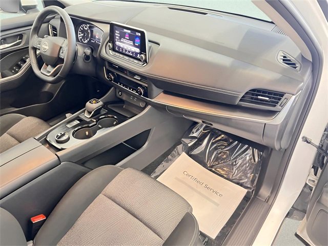 Used 2025 Nissan Rogue SV image 15