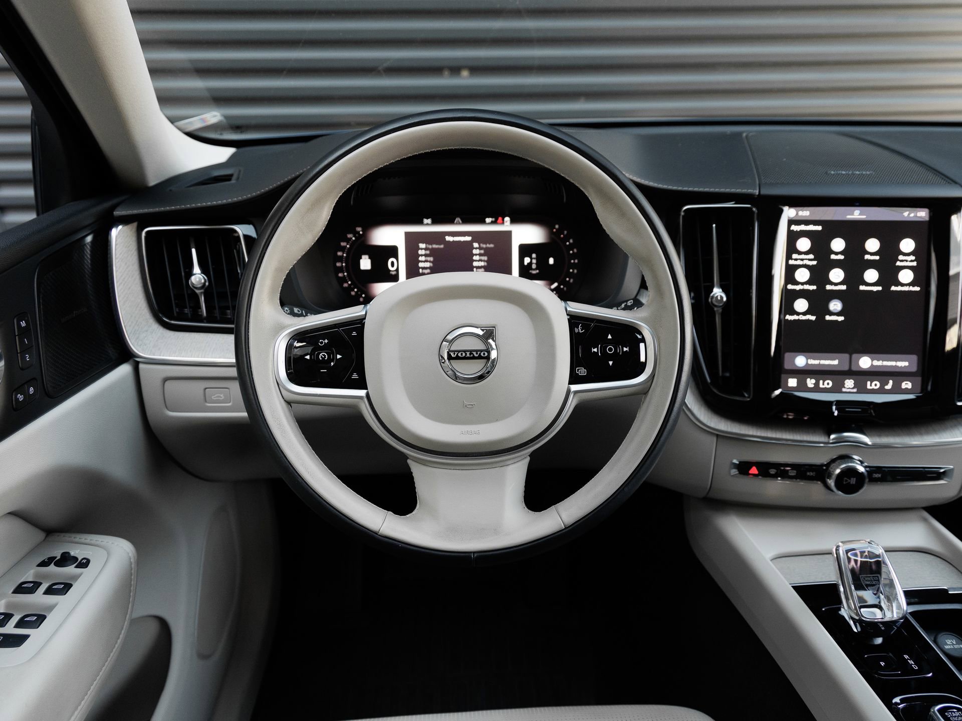 Used 2023 Volvo XC60 B5 Ultimate w/ Protection Package Premier FWD image 16