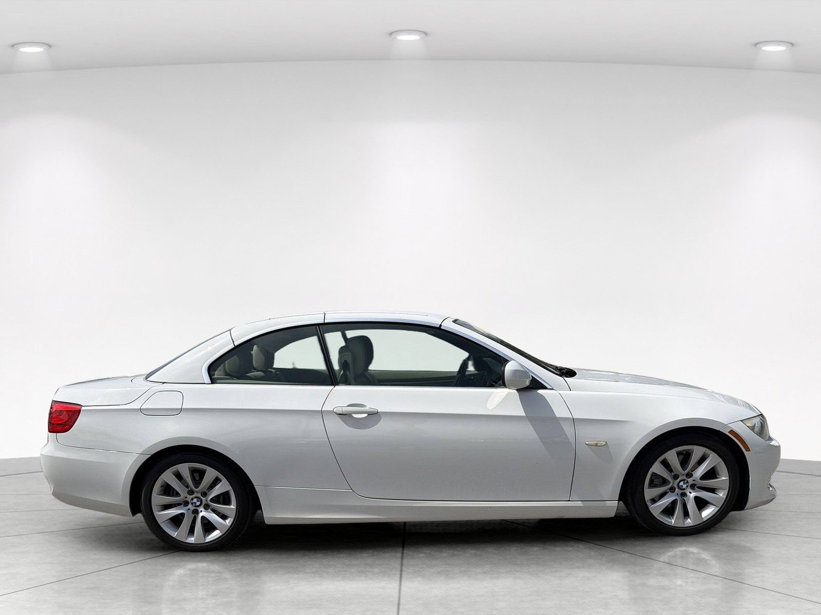 Used 2013 BMW 328i Convertible RWD image 3