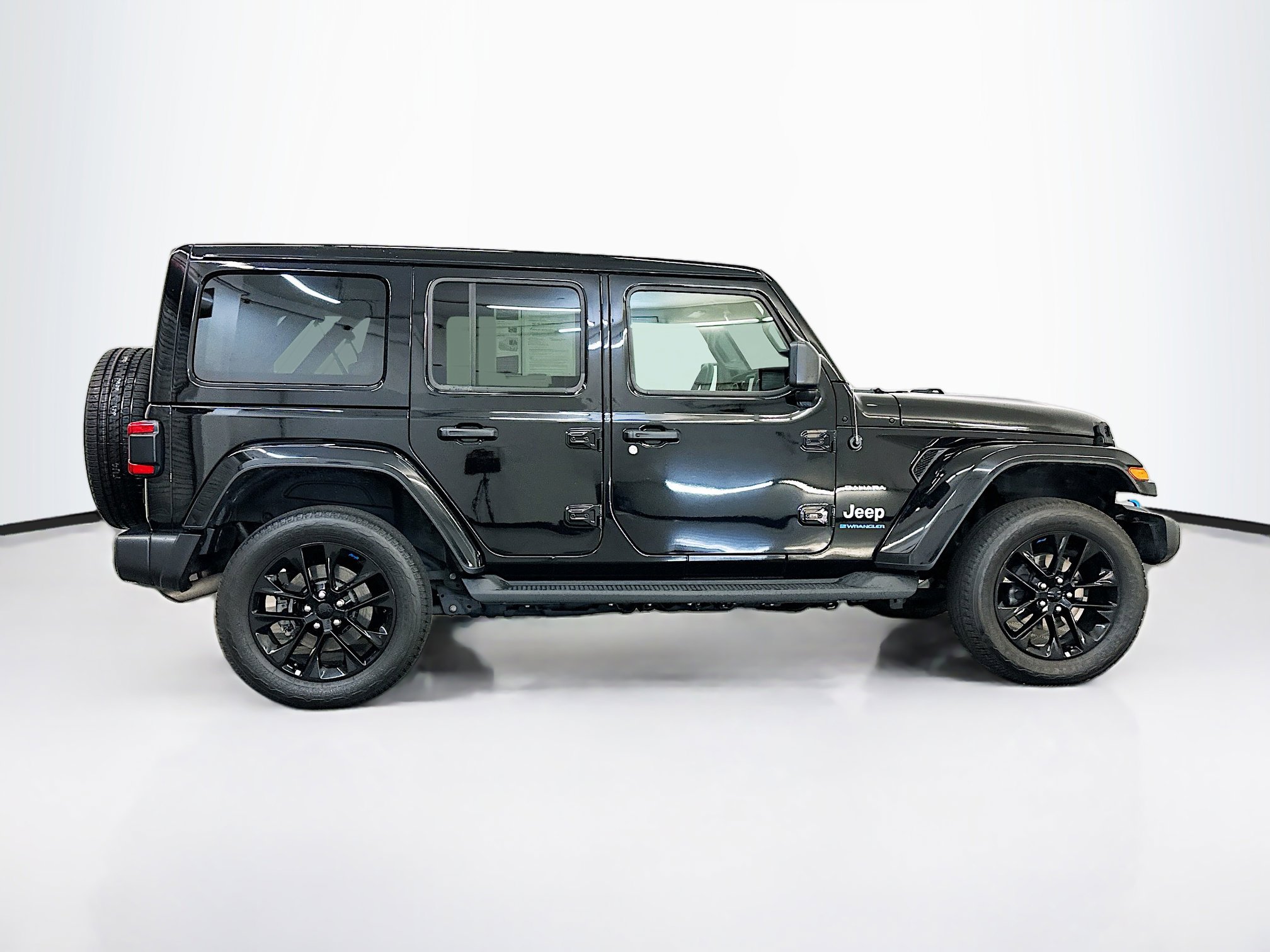 Used 2023 Jeep Wrangler Sahara w/ Safety Group AWD/4WD image 10