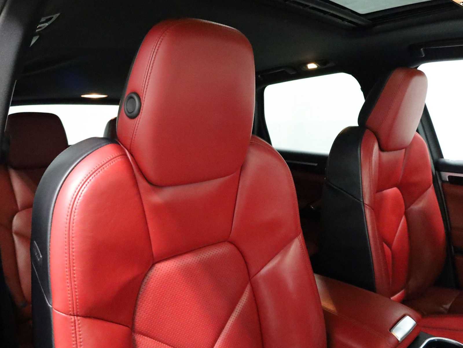 Used 2016 Porsche Cayenne AWD/4WD image 22
