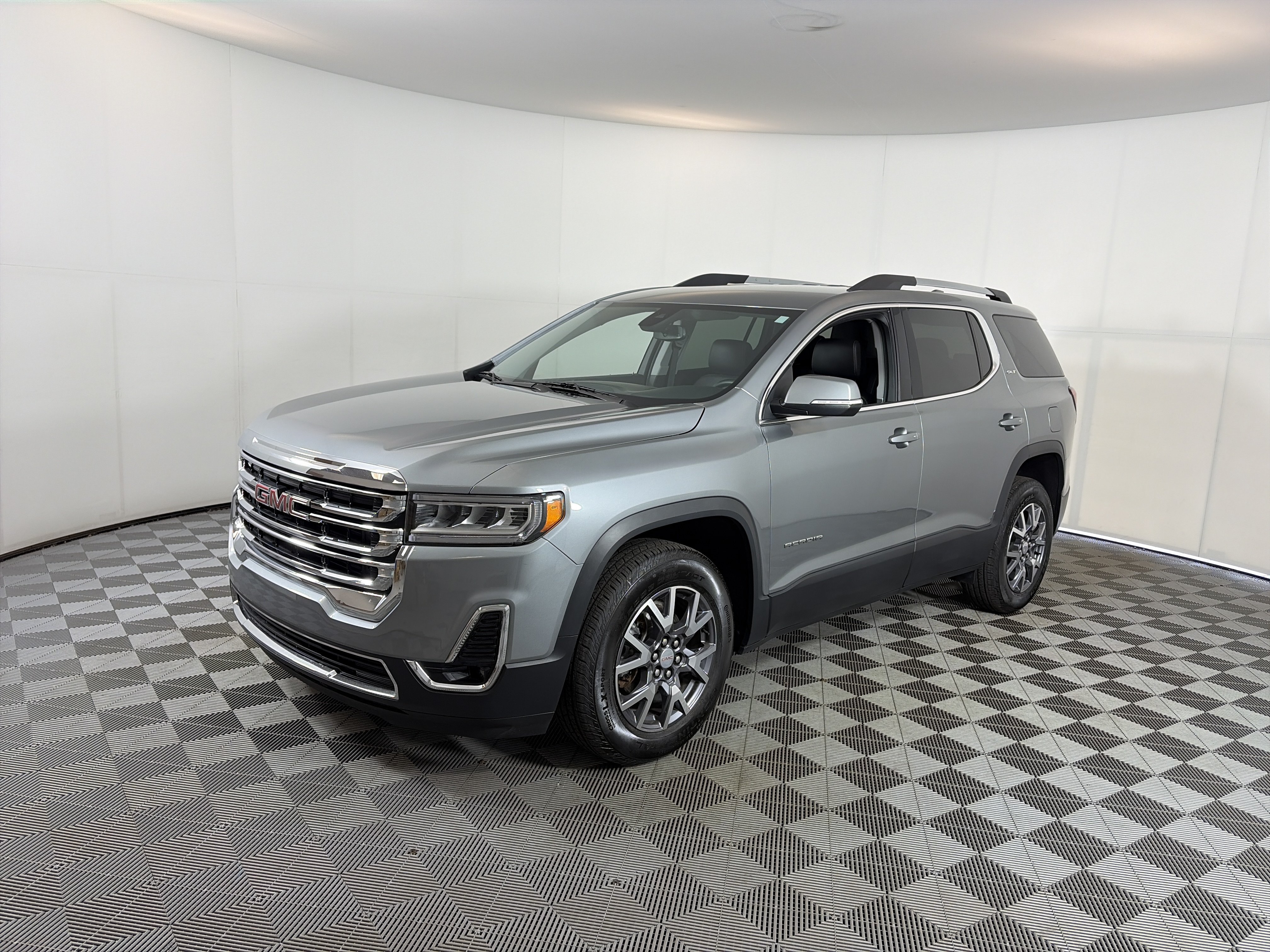 Certified 2023 GMC Acadia SLT AWD/4WD image 2