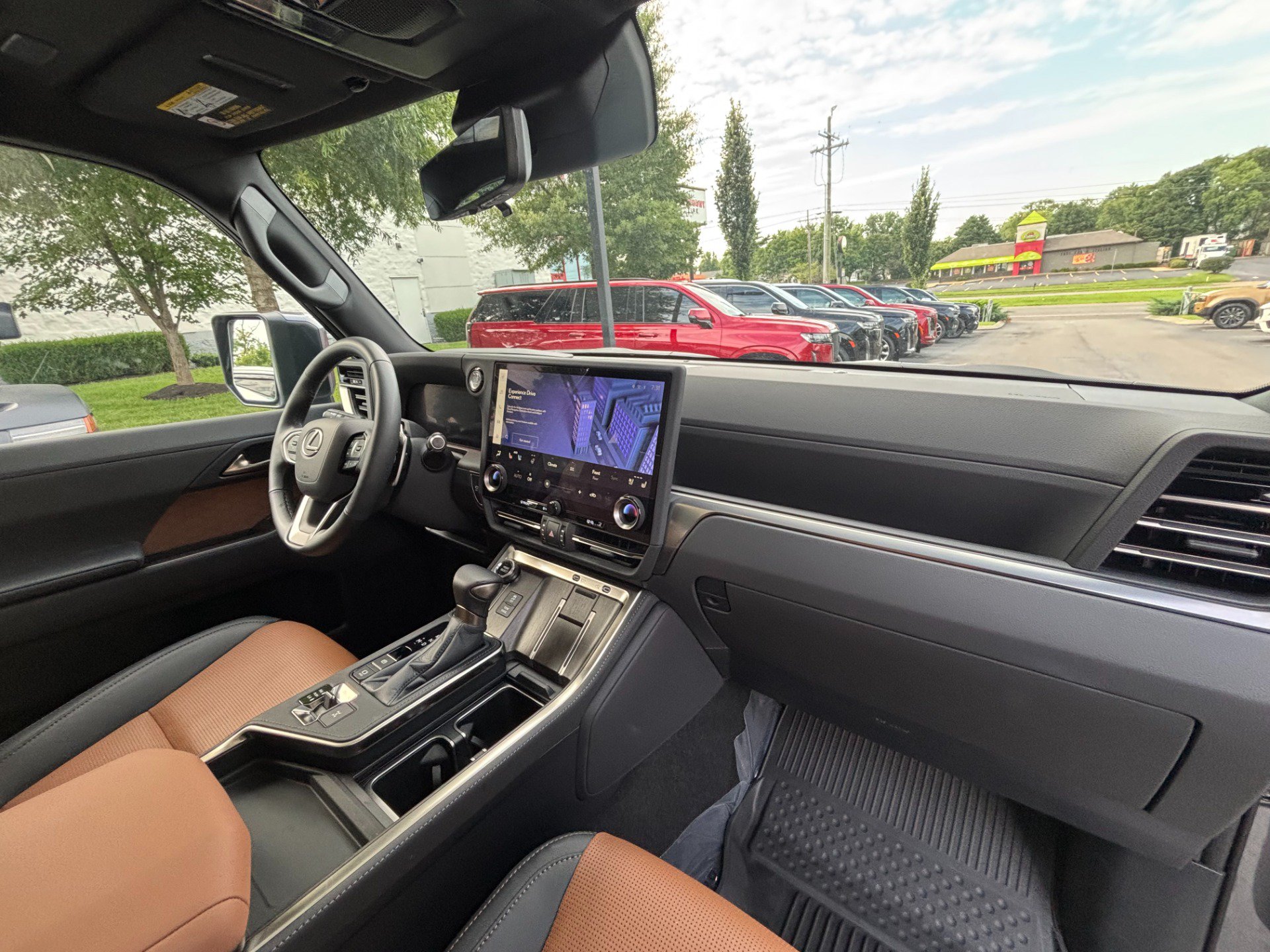 Used 2026 Lexus GX 550 w/ Accessory Package (2T) AWD/4WD image 40