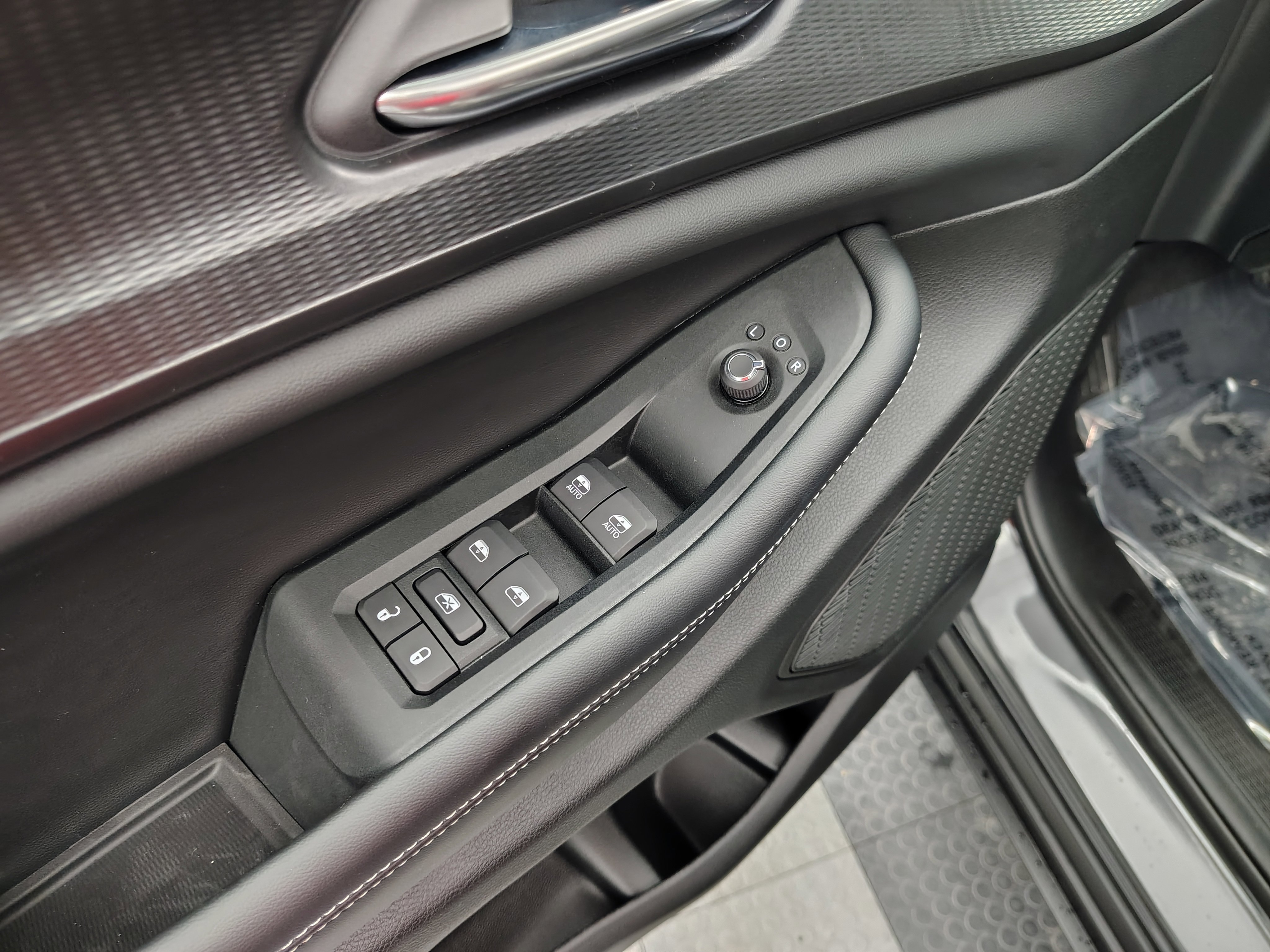 New 2025 Jeep Grand Cherokee Altitude image 17