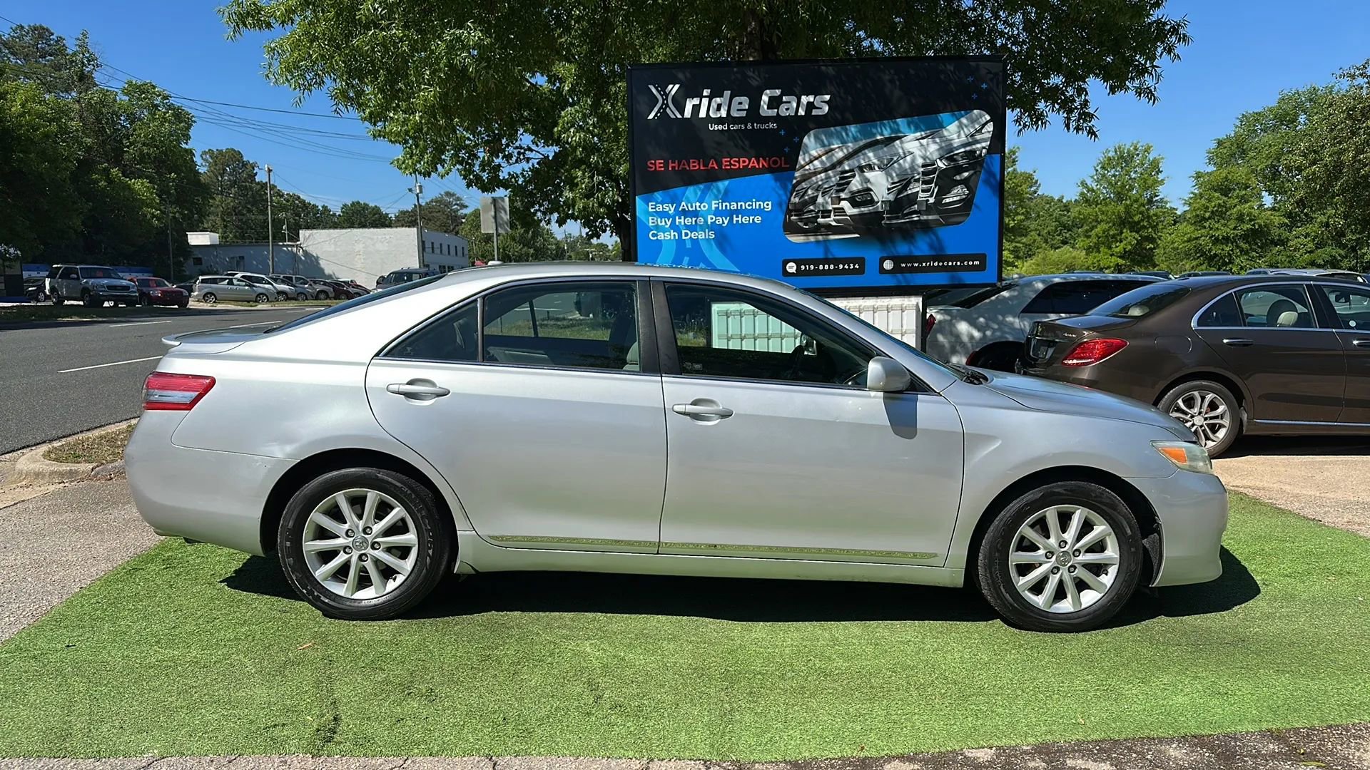Used 2011 Toyota Camry XLE w/ SE/XLE Extra-Value Pkg FWD image 8