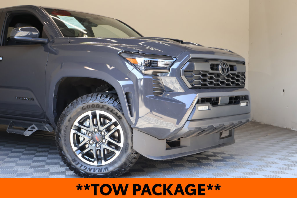 Used 2025 Toyota Tacoma TRD Sport AWD/4WD image 3