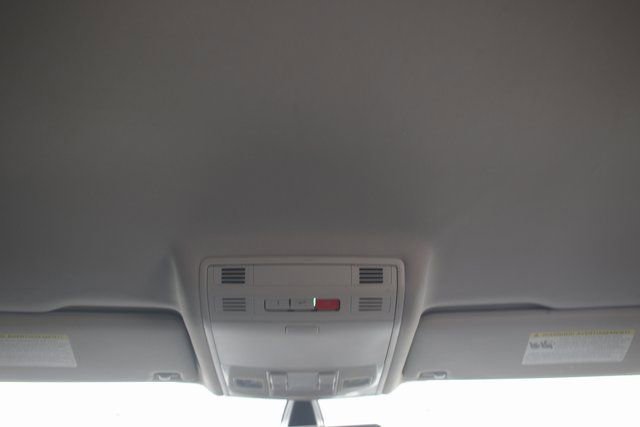 Used 2016 Volkswagen e-Golf SE image 13