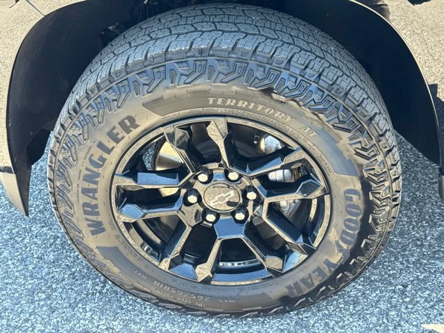 Certified 2025 Chevrolet Colorado Z71 w/ Midnight Edition AWD/4WD image 22