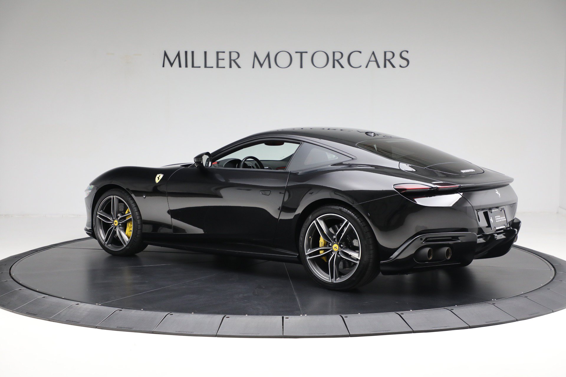 Certified 2022 Ferrari Roma RWD image 4