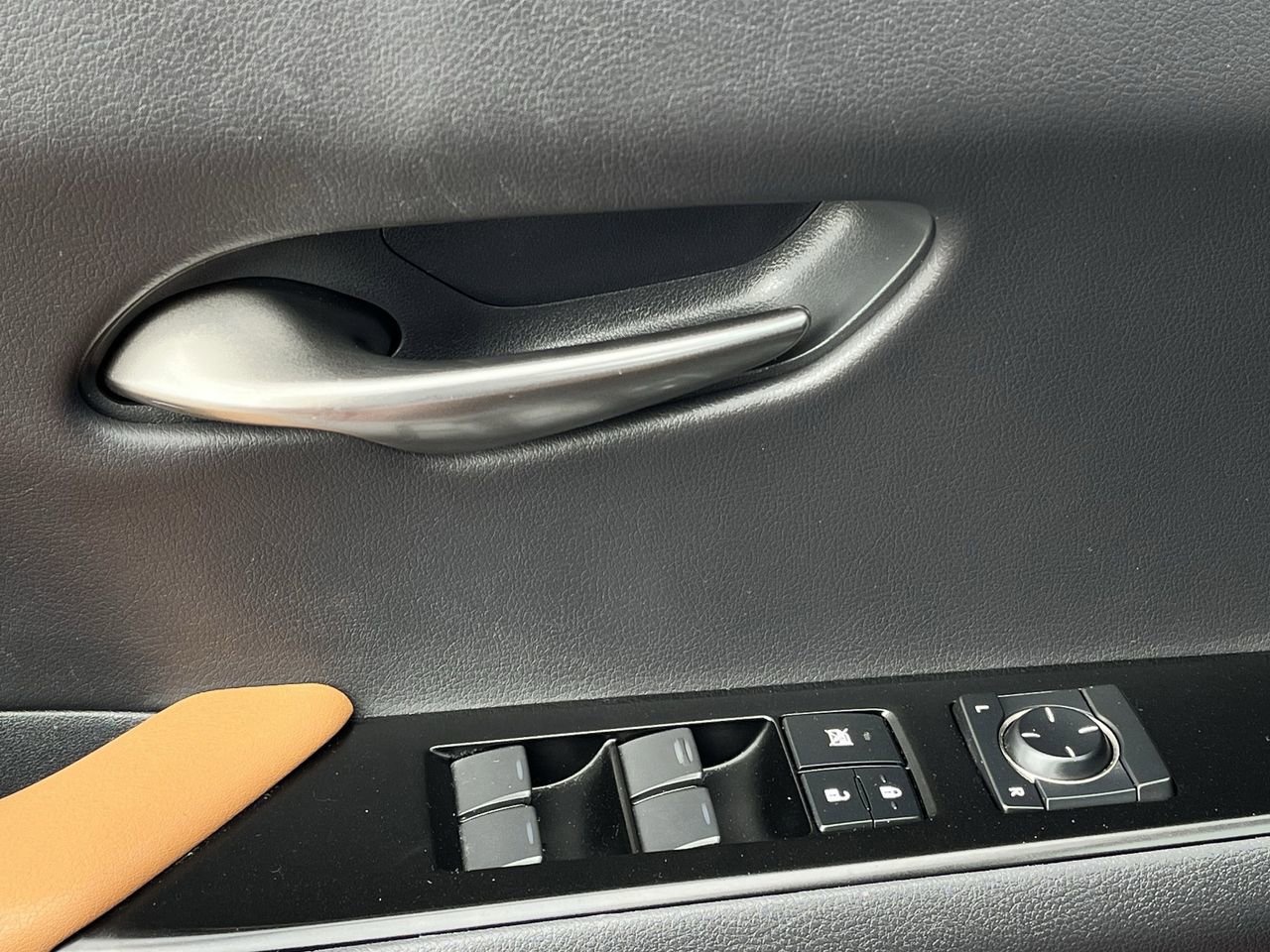Used 2021 Lexus UX 200 w/ Premium Package FWD image 21