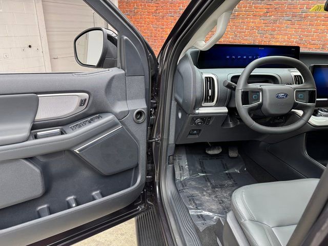 New 2026 Ford Expedition Active image 10