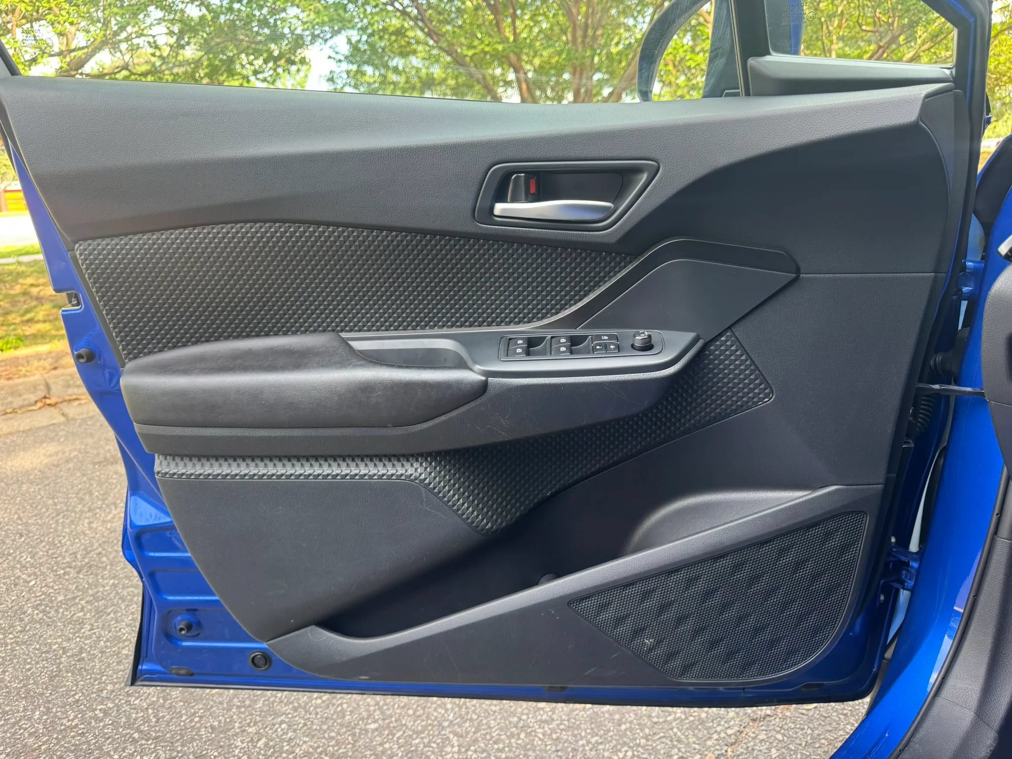 Used 2019 Toyota C-HR LE FWD image 9