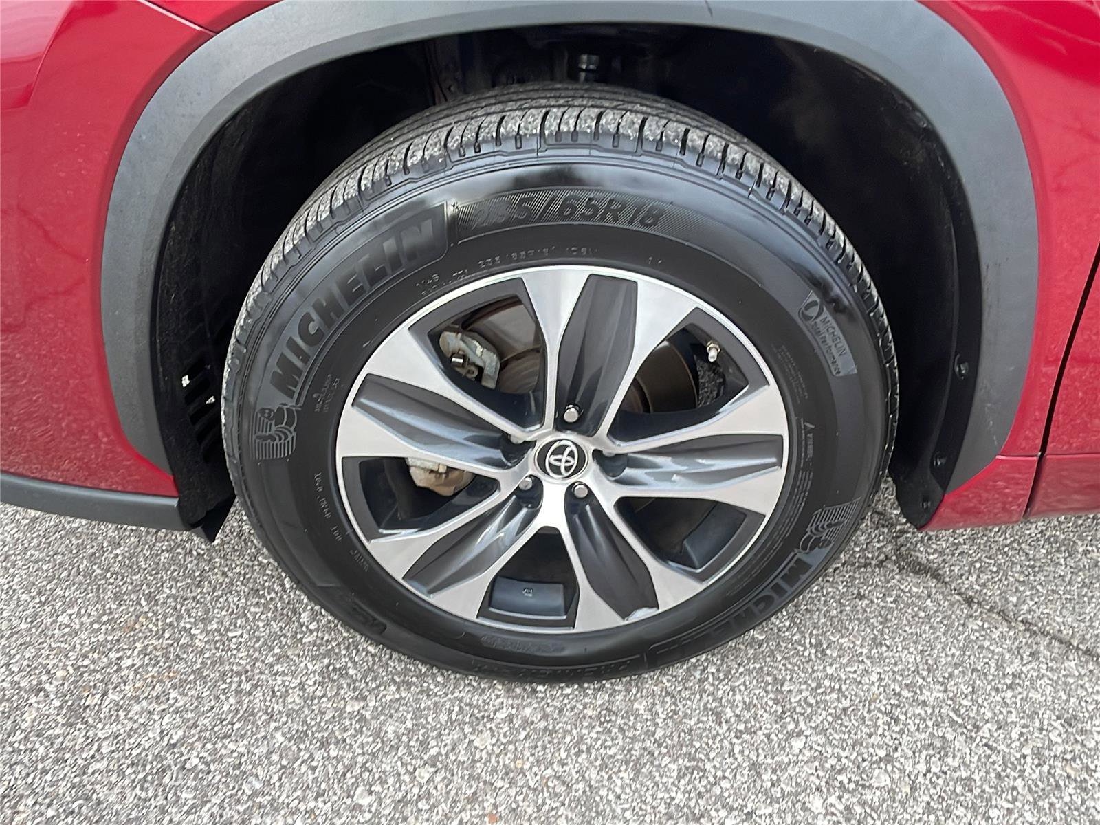 Used 2022 Toyota Highlander XLE image 9