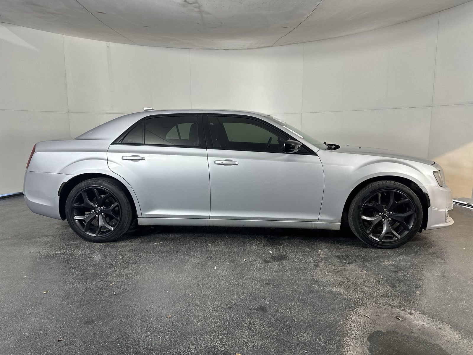 Used 2020 Chrysler 300 Touring w/ Sport Appearance Package image 9