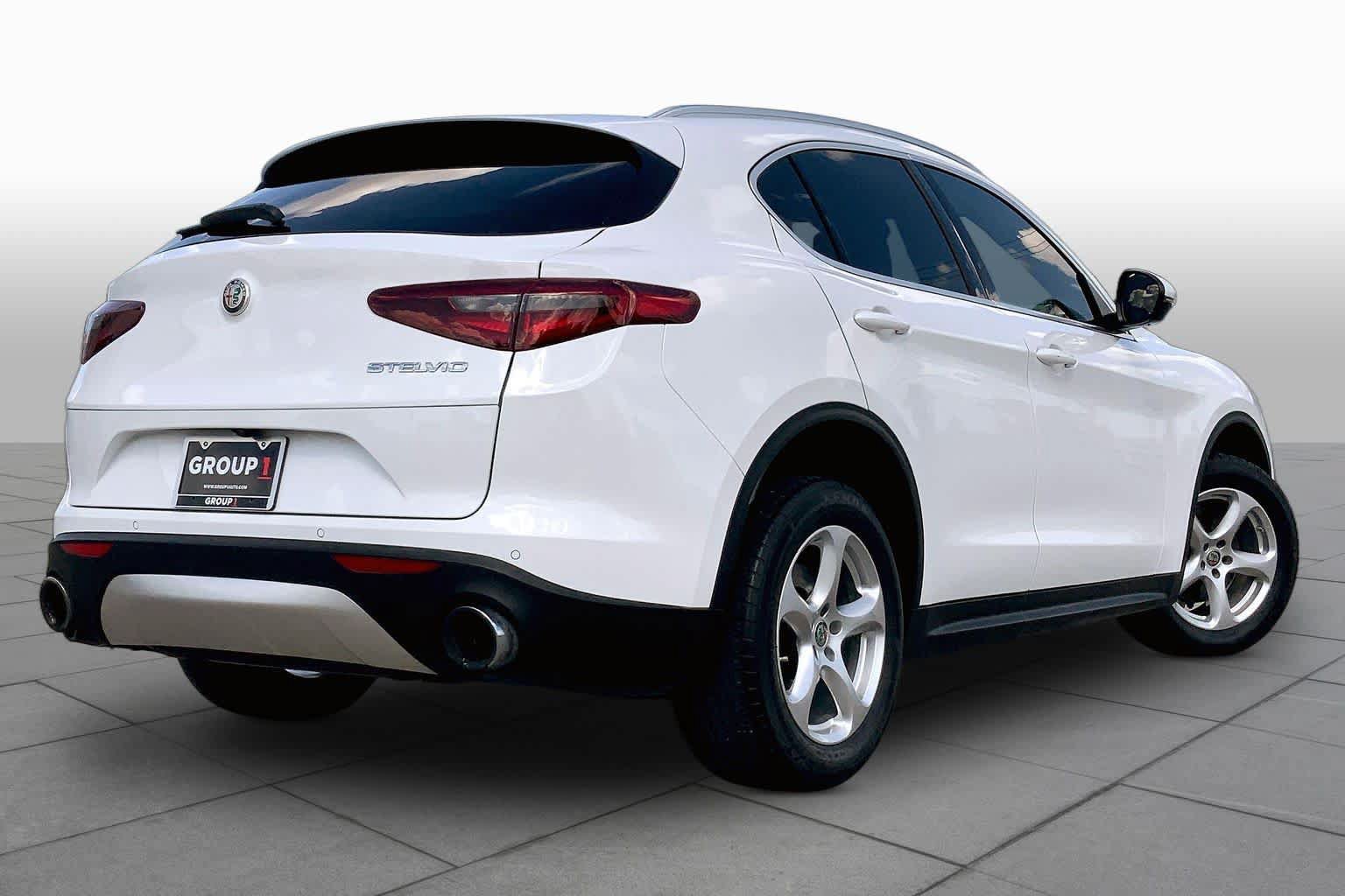 Used 2020 Alfa Romeo Stelvio RWD image 13