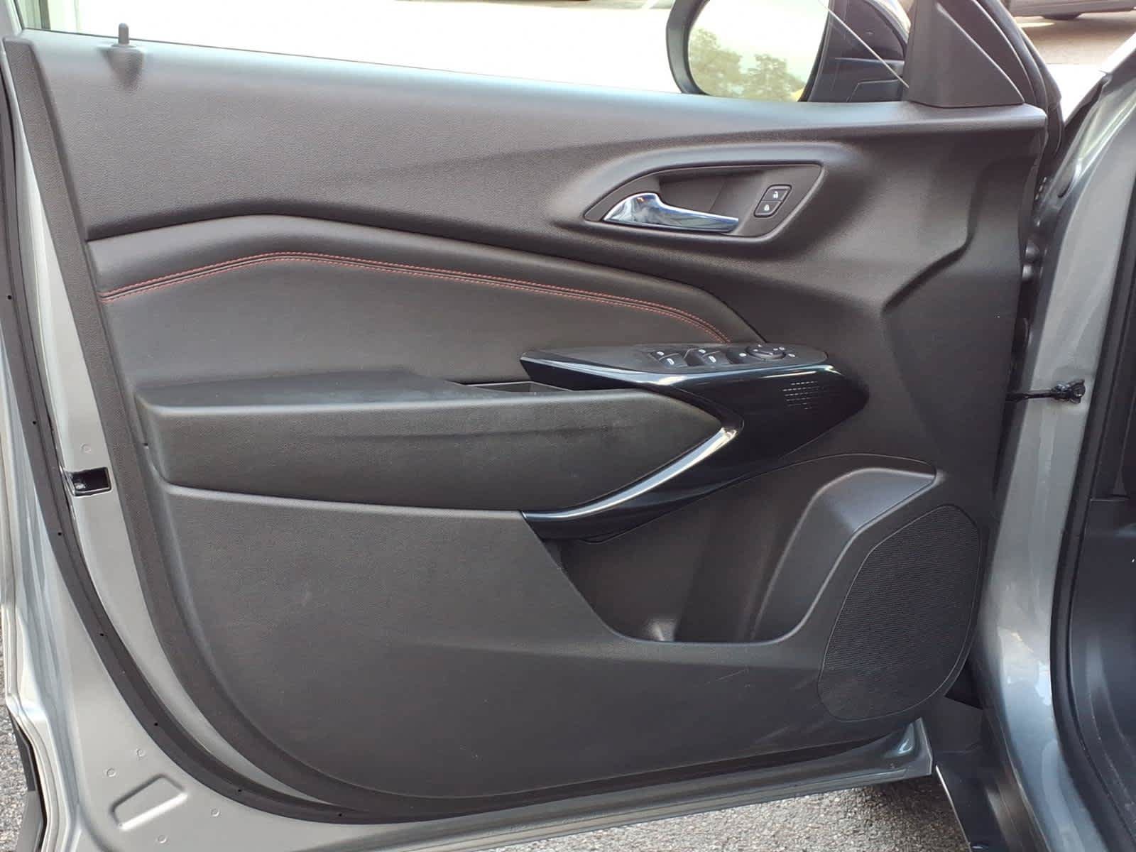 Used 2024 Chevrolet Trax RS FWD image 10