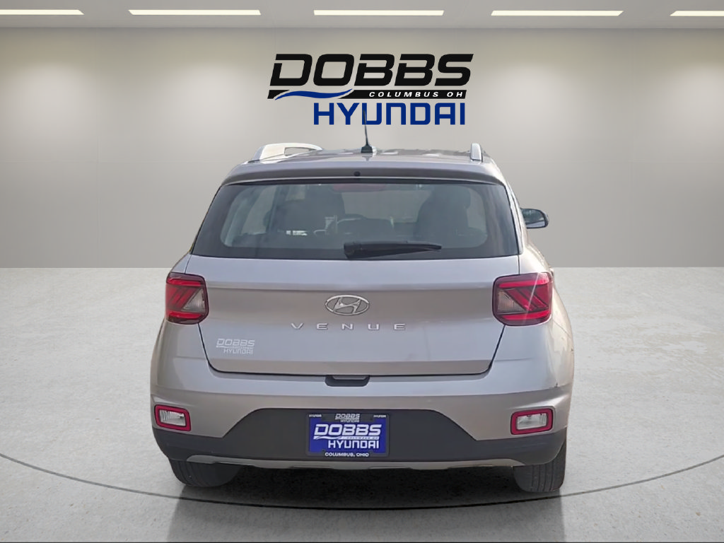 Certified 2025 Hyundai Venue SEL FWD image 4