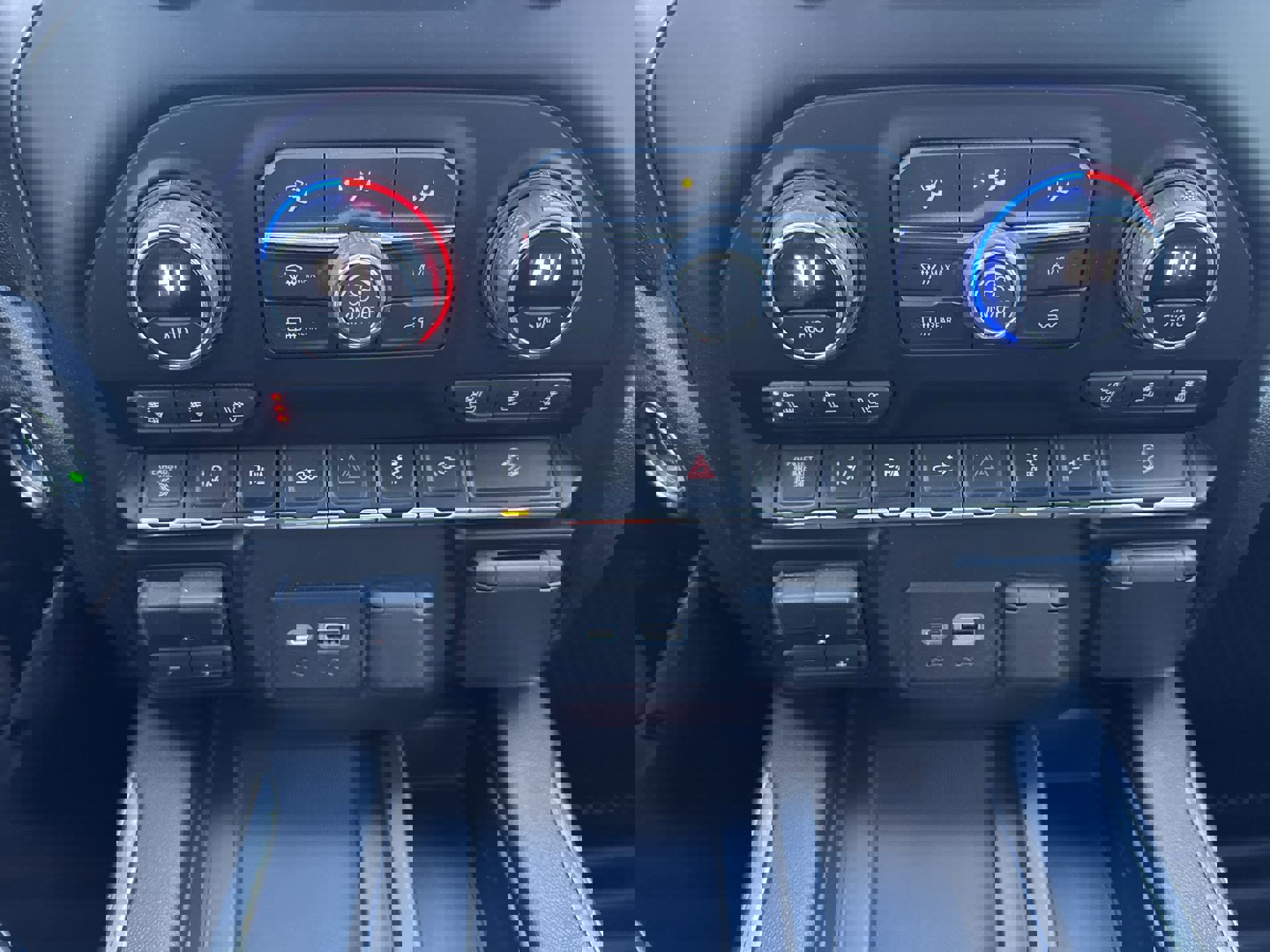 Used 2020 Chevrolet Silverado 2500 LTZ w/ LTZ Premium Package image 18