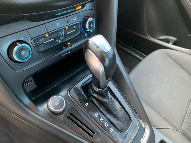 Used 2016 Ford Focus SE w/ SE Sport Package image 25